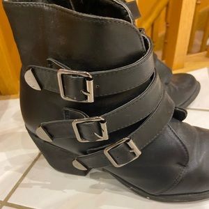 Womens boots size 10